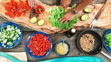 preparando alimentos